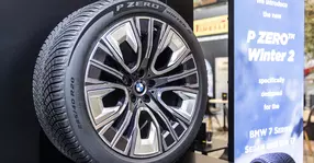 Potențialul dinamic al unui automobil – BMW, să zicem – nu poate fi valorificat fără pneuri capabile – Pirelli, să zicem.