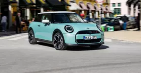 Ofertă tentantă de la MINI Financial Services și UniCredit Fleet Management, inclusiv pentru persoane fizice.