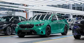 Satisfacție pentru adepții breakurilor rapide - un gen auto tipic german: BMW M5 Touring a intrat în producție la Dingolfing