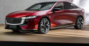Altfel, consecvenți în evoluția designului, japonezii au trecut seria de clasă medie numită acum Mazda 6e la propulsie BEV.