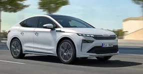 Faceliftul seriei Enyaq are un efect și mai pregnant în cazul versiunilor Škoda Enyaq Coupé, cu tușă premium inclusă.