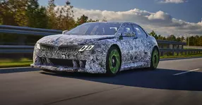 Obiectul din imagine se numește BMW Vision Driving Experience și definește viitorul plăcerii de a conduce.