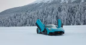 Maserati MCPURA Cielo FROZEN MAGMA debuteaza spectaculos pe lacul inghetat de la St. Moritz