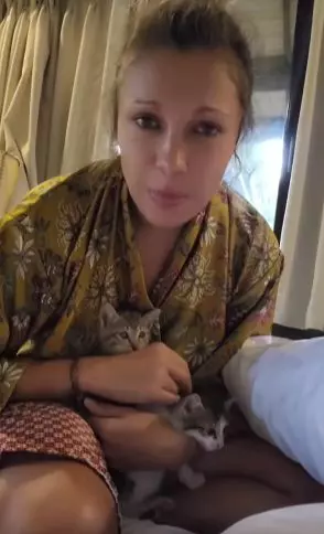 lora-clipe-dureroase-in-bali-2