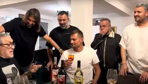 Distracție la cote maxime. Serghei Mizil, Gabi Tamaș, Dan Alexa și alți foști concurenți Asia Express au stat la șpriț până dimineață. Au băut vinul „ÎmbăTamaș”