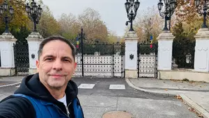 Locul în care ajung mii de români anual, o dezamăgire pentru Dan Negru. Ce l-a nemulțumit pe prezentator: „Gropi, cabluri dezafectate, gunoaie”