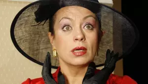 Adriana Trandafir, victima unei fraude. Actriței i s-a folosit cardul de 200 de ori. Cei cinci tineri s-au trezit cu mascații peste ei 