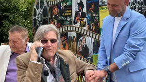 Cosmin Seleși, moment emoționant alături de Florin Piersic. Actorul i-a sunat părinții în direct