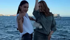 Adelina Pestrițu și Iulia Vântur, întâlnire neașteptată în Istanbul. Cum s-au afișat cele două pe malurile Bosforului