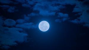 Fenomenul care dă peste cap începutul verii! Luna Albastră din 31 mai lovește zodiile cu o forță greu de controlat