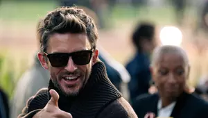 Cel mai sexy bărbat din lume are iubit. Cine este partenerul actorului Jonathan Bailey