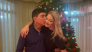 Valentina Pelinel și Cristi Borcea au împodobit bradul de Crăciun la început de noiembrie: „Așa au vrut copiii”