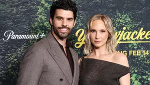 Candice King din „Jurnalele Vampirilor” este însărcinată cu al treilea copil: „Cel mai frumos cadou la care puteam spera de sărbători”