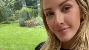 Ellie Goulding este însărcinată din nou. Cântăreața și-a etalat burtica de gravidă la Fashion Awards 2025