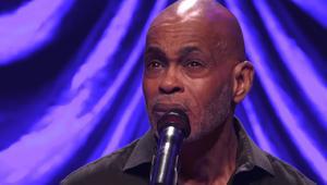 Baritonul Jubilant Sykes, găsit înjunghiat în locuința sa, la 71 de ani. Fiul lui, acuzat de omor