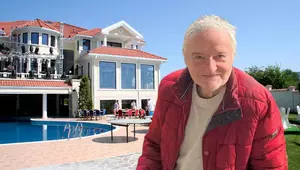 Vila din Izvorani a lui Irinel Columbeanu și-a pierdut gloria de altădată. Imagini desprinse din filmele de groază cu fosta reședință a omului de afaceri