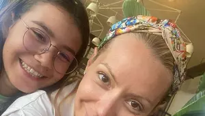 Cum își crește Daciana Sârbu cele două fiice, după divorț. Le pedepsește aspru când nu ascultă și le-a interzis categoric să facă un lucru: „Și eu am fost crescută cu reguli”