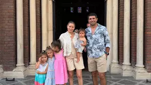 Laura Cosoi, sfaturi pentru alăptare și înțărcare, după ce a anunțat că este însărcinată cu al cincilea copil: „Pe mine mama m-a alăptat doar două luni și am crescut sănătoasă”