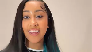 North West, schimbare surprinzătoare de look. Fiica lui Kim Kardashian și Kanye West a apărut cu părul albastru și piercing și un pandantiv cu diamante de 106 carate