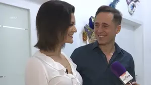 Cum arată apartamentul în care locuiesc Dinu Maxer și Magdalena Chihaia. Este decorat ca un muzeu: „Colecția de măști este venețiană”