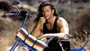 Cum arată și cu ce se ocupă Lorenzo Lamas, la 68 de ani. Au trecut 29 de ani de când făcea furori în „Renegatul”