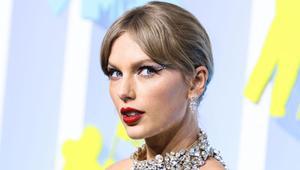 Cum arată Taylor Swift fără machiaj. Artista a sărbătorit succesul piesei „Opalite” cu imagini rare, din culise
