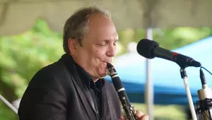 Cântărețul de jazz Ken Peplowski, găsit mort pe un vas de croazieră. Avea 66 de ani