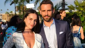 Soția lui Nick Viall, însărcinată cu gemeni după ce a pierdut trei sarcini: „Bebelușii noștri curcubeu sunt în sfârșit gata să ni se alăture”