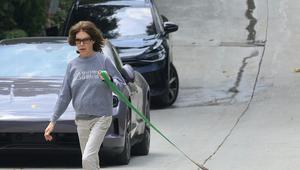 Ce transformare radicală! Fosta divă a anilor '90,  de nerecunoscut pe străzile din Los Angeles. Actrița își trăiește viața departe de lumina reflectoarelor