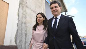 Cum a apărut Mirabela Grădinaru la Recepția de Ziua Independenței SUA. Partenera lui Nicușor Dan a optat pentru o rochie de mătase