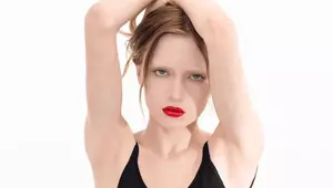 Fiica transgender a lui Naomi Watts, pe podiumul Paris Fashion Week. Kai Schreiber a defilat pentru Iris van Herpen