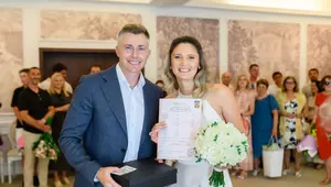 Irina Begu s-a căsătorit civil. Primele imagini de la cununia cu Victor Crivoi