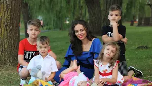 Începutul școlii le dă bătăi de cap vedetelor. Cât o costă pe Raluca de la Angels pe rechizitele pentru 5 copii: „Câteva mii de lei” 