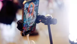 O influenceriță celebră s-a sinucis în timpul unui live pe TikTok