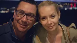 Imagini rare cu Maria, fiica adoptată de Daciana Sârbu și Victor Ponta. Fetița a împlinit 12 ani