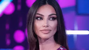 Mădălina Ghenea, în ipostaze tandre online cu un bărbat misterios. A dat de înțeles că are o nouă relație