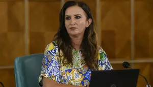 Cine este Natalia Intotero, noua ministră a Mediului. De la profesoară de provincie și pasionată de mașini de lux, la scandaluri politice și afaceri de familie