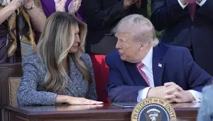 Donald Trump, moment stânjenitor la Casa Albă. Ce s-a întâmplat când a vrut să o sărute pe Melania