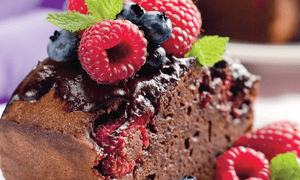 Prajitura cu ciocolata si fructe de padure