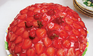 Tort sarlota cu capsuni