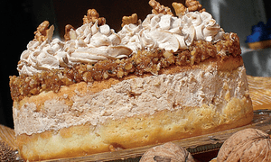 Prajitura cu piure de castane si crusta de nuci