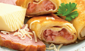 Clatite cu sunca si cascaval