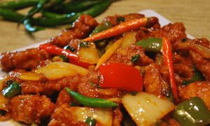 Pui cu legume in sos chili