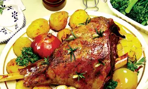 Pulpă de miel împănată