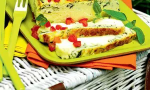 Budincă fină cu brânză şi mărar