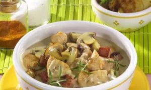 Mâncare cu ciuperci şi rozmarin