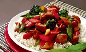 Orez cu porc şi legume