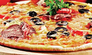 Pizza cu blat crocant