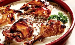 Pulpe de pui cu sos de smântână