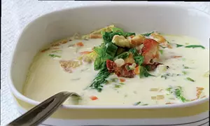 Supă acră de salată cu jumări de ou